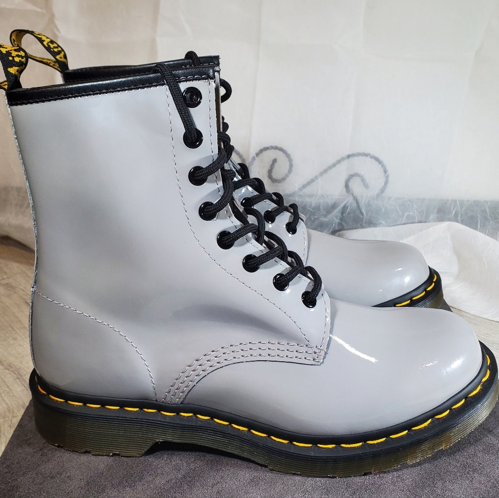 NEW Dr. Martens Womens 1460 High Grain Zinc Grey Patent Leather Boots SIZE 9 - Picture 2 of 9